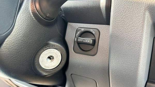Toyota Land Cruiser Pick Up Toyota Land Cruiser Pickup 4.2L Diesel SC V4 2025