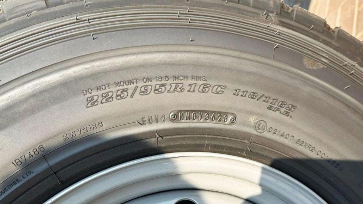 Toyota Land Cruiser Pick Up Toyota Land Cruiser Pickup 4.2L Diesel SC V4 2025-16-16