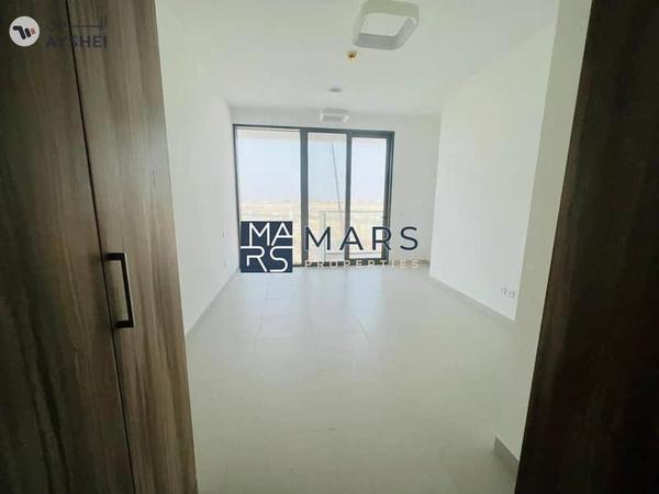 Ready-to-move-in studio with breathtaking direct sea view