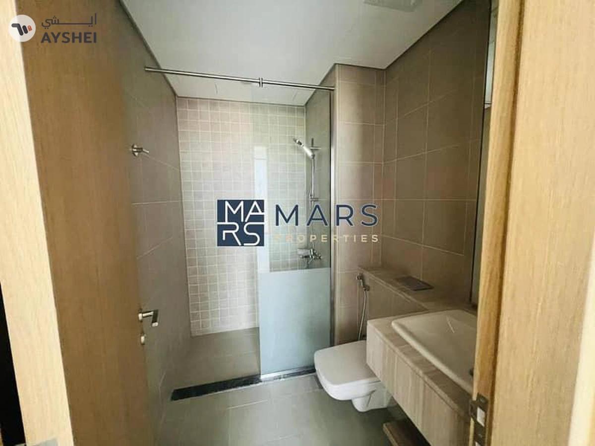 Ready-to-move-in studio with breathtaking direct sea view-10-10