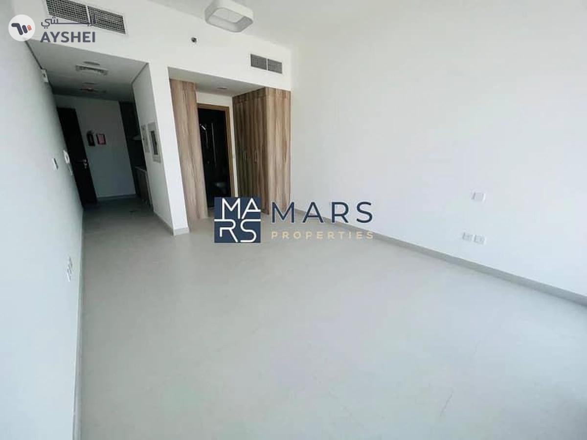 Ready-to-move-in studio with breathtaking direct sea view-0-landscape