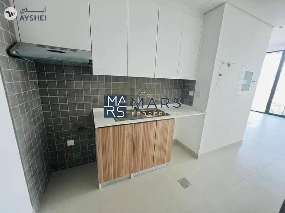 Ready-to-move-in studio with breathtaking direct sea view-1-landscape