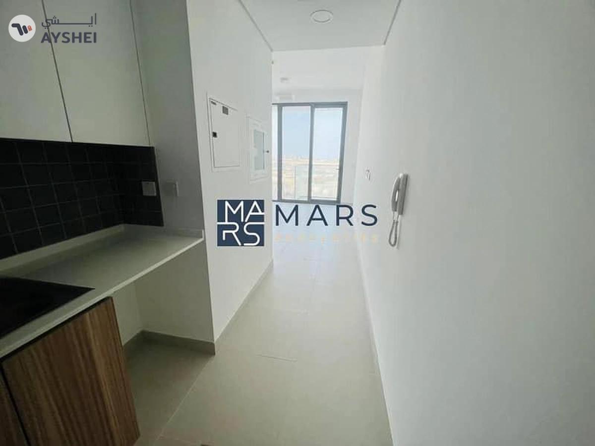 Ready-to-move-in studio with breathtaking direct sea view-1-landscape