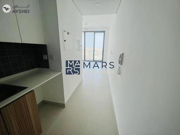 Ready-to-move-in studio with breathtaking direct sea view