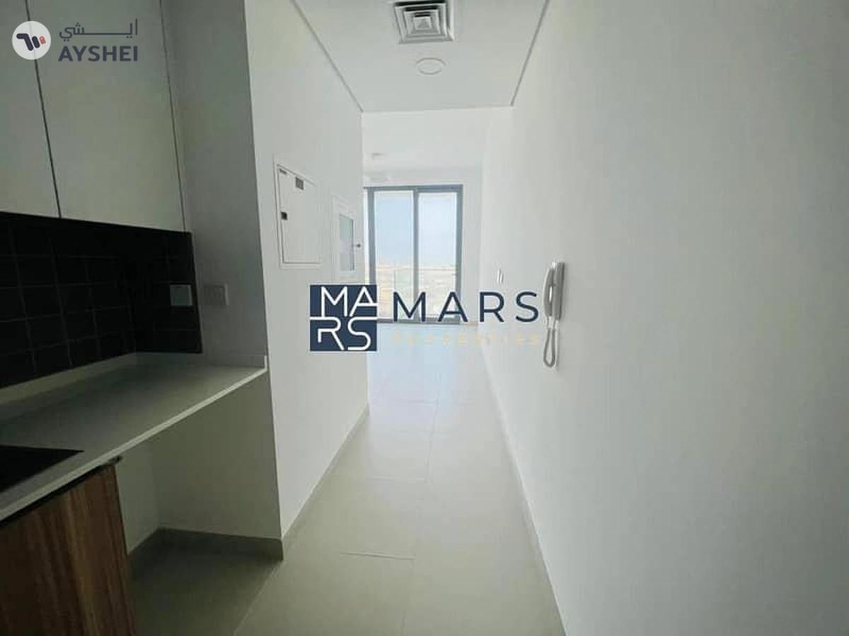 Ready-to-move-in studio with breathtaking direct sea view-4-4