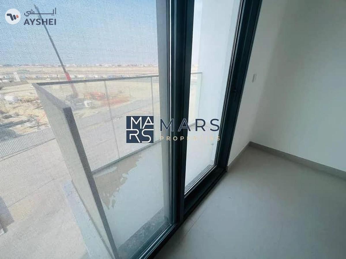 Ready-to-move-in studio with breathtaking direct sea view-8-8