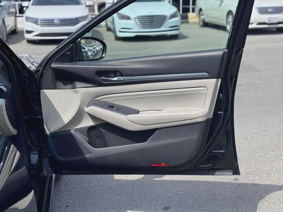 Nissan Altima SL 2019, American Specs - Excellent Condition-11-11
