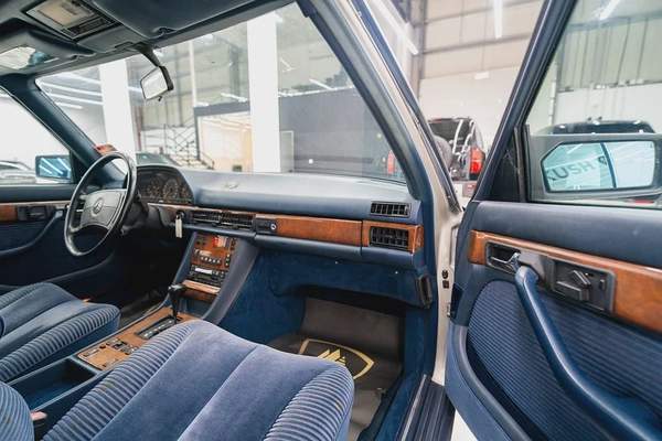 1989 MERCEDES-BENZ 560 SEL VINTAGE LUXURY CAR IN GOOD CONDITION