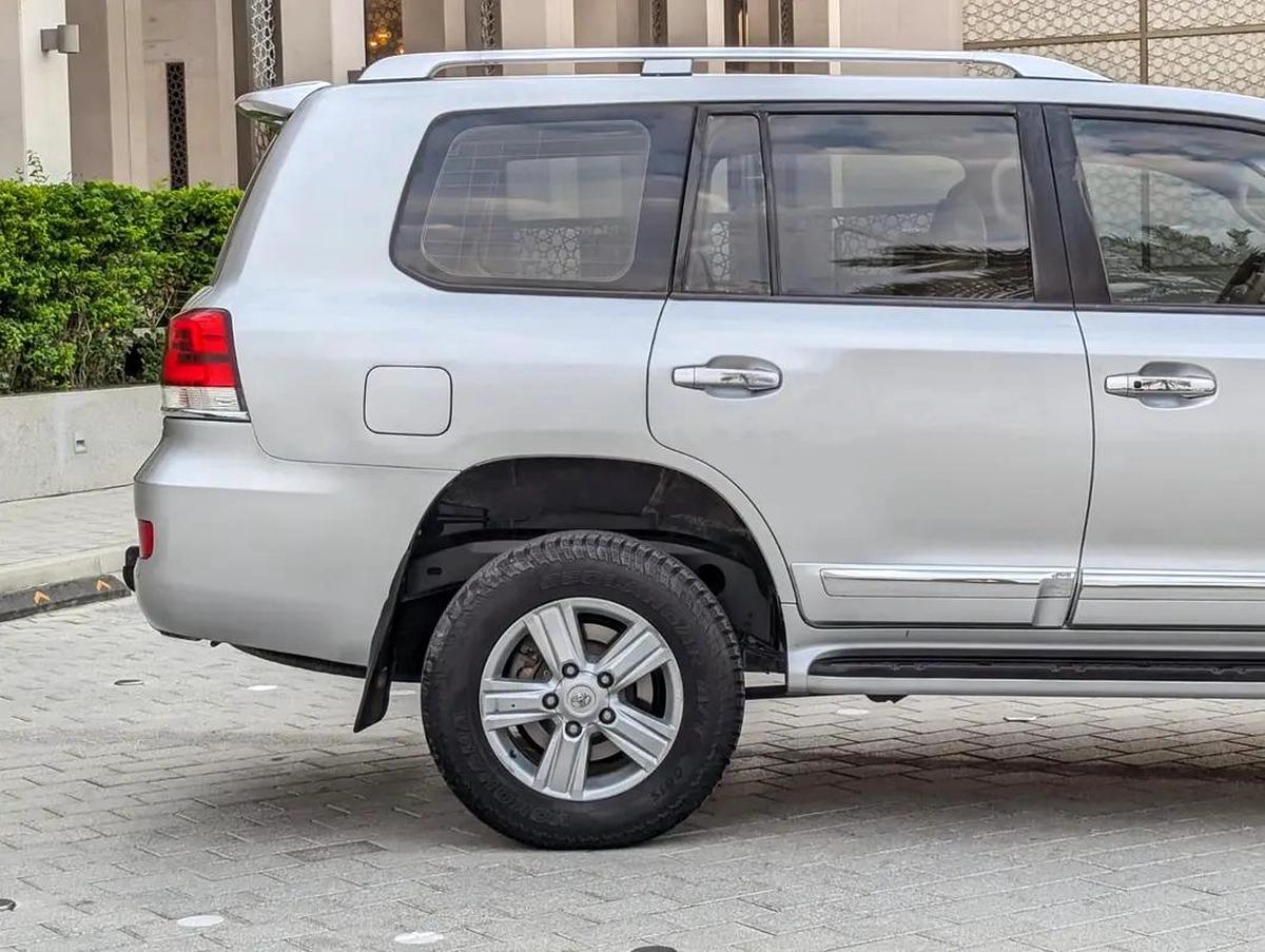 Toyota Land Cruiser GXR-6-6