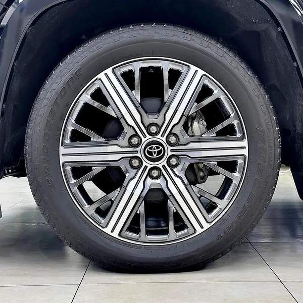 2024 Toyota Sequoia Capstone hybrid