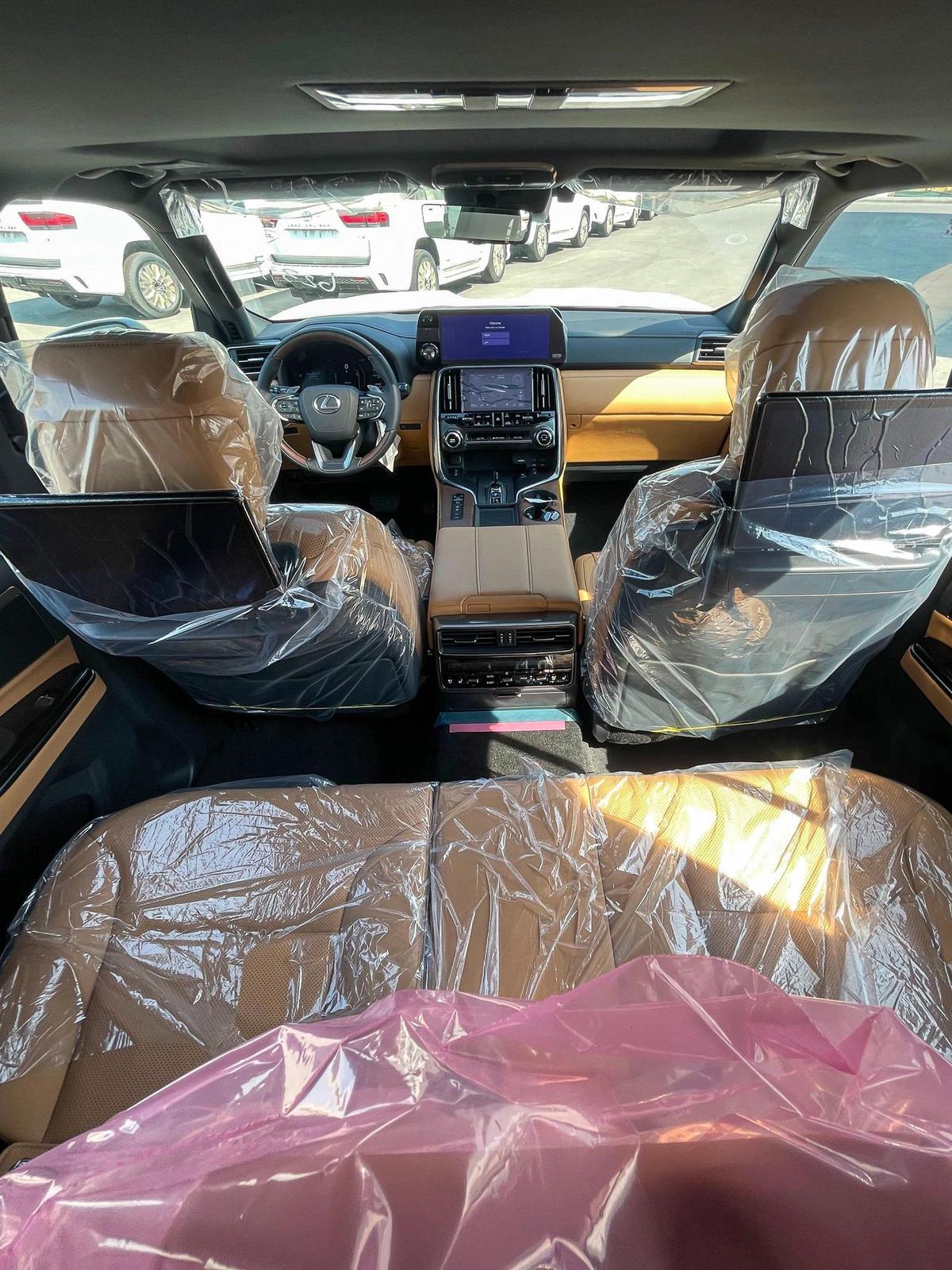 LEXUS LX700 HYBRID ( FULL OPTION WITH AUTO PARK ) 2025 GCC-8-8