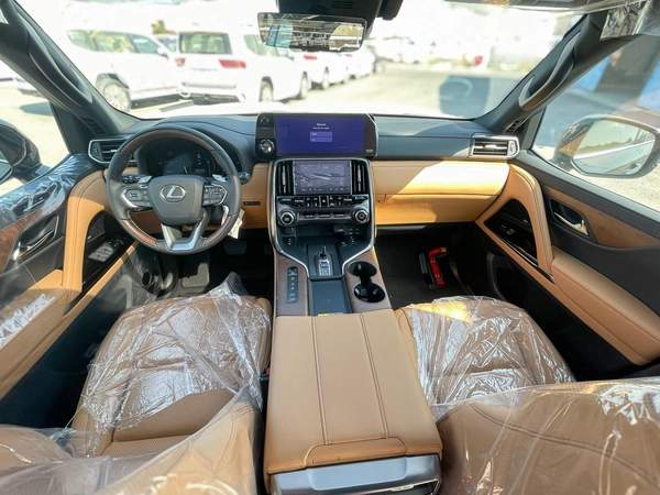 LEXUS LX700 HYBRID ( FULL OPTION WITH AUTO PARK ) 2025 GCC