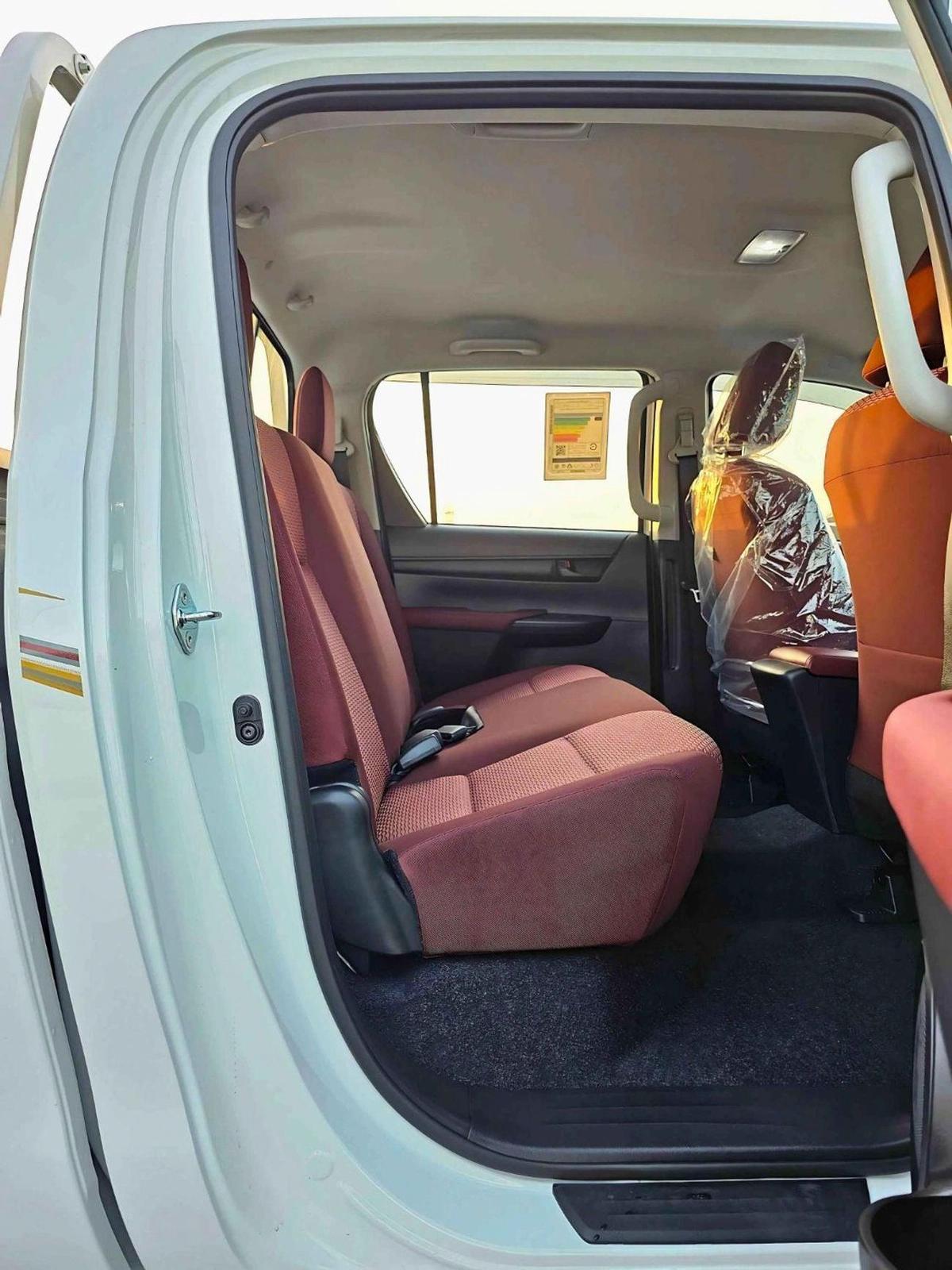 Toyota Hilux NARROW BODY BASIC/ DOUBLE CABIN/ PWR WINDOWS/ KEYLESS ENTRY/ 2 ABG DIESEL AT 2.4L V4 4WD-9-9