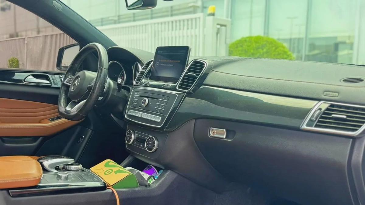 Mercedes-Benz GLE 43 AMG 2018 - GCC Specs - Original Paint - Agency Checks-5-5