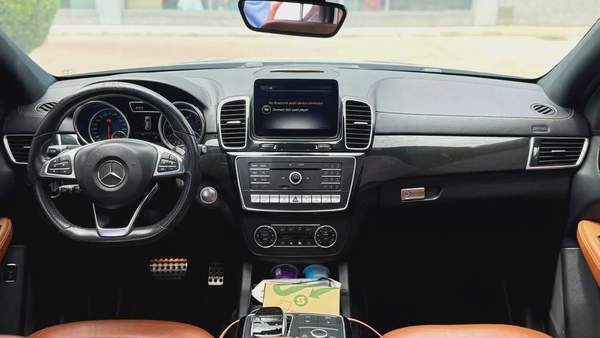 Mercedes-Benz GLE 43 AMG 2018 - GCC Specs - Original Paint - Agency Checks