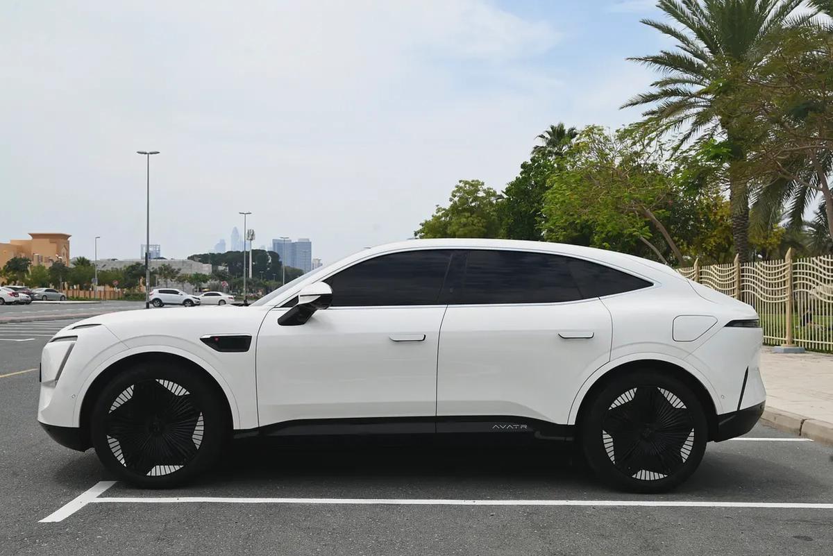BEST OFFER - ROYAL EDITION - AVATR 11 LUXURY - LOW MILEAGE-4-4