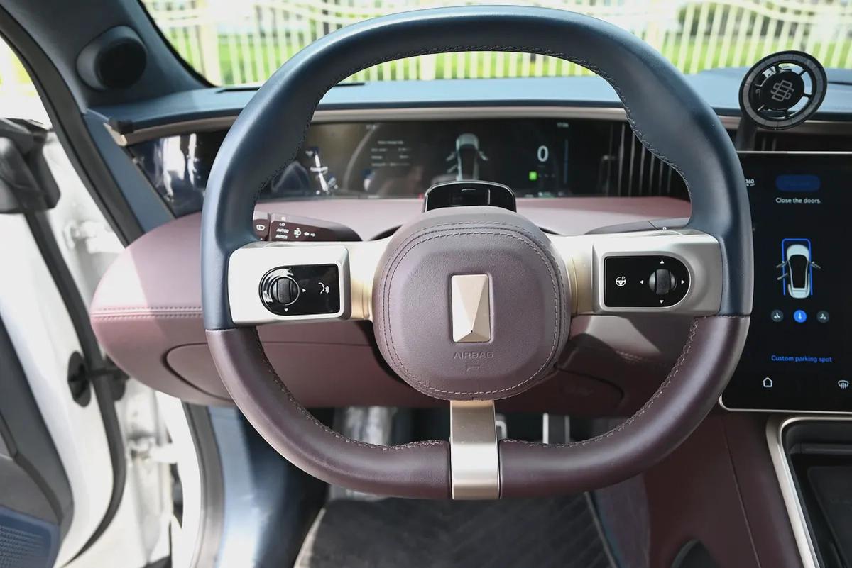 BEST OFFER - ROYAL EDITION - AVATR 11 LUXURY - LOW MILEAGE-9-9