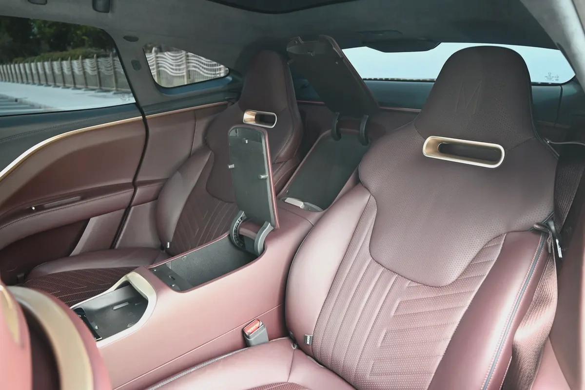 BEST OFFER - ROYAL EDITION - AVATR 11 LUXURY - LOW MILEAGE-13-13