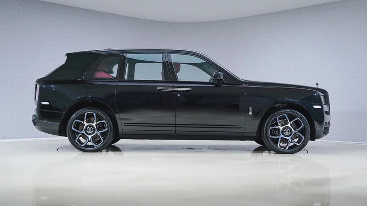 Special Offer | AED 22,143 PM | Up to 3 Years Warranty Unlimited | Cullinan Black Badge-2-2