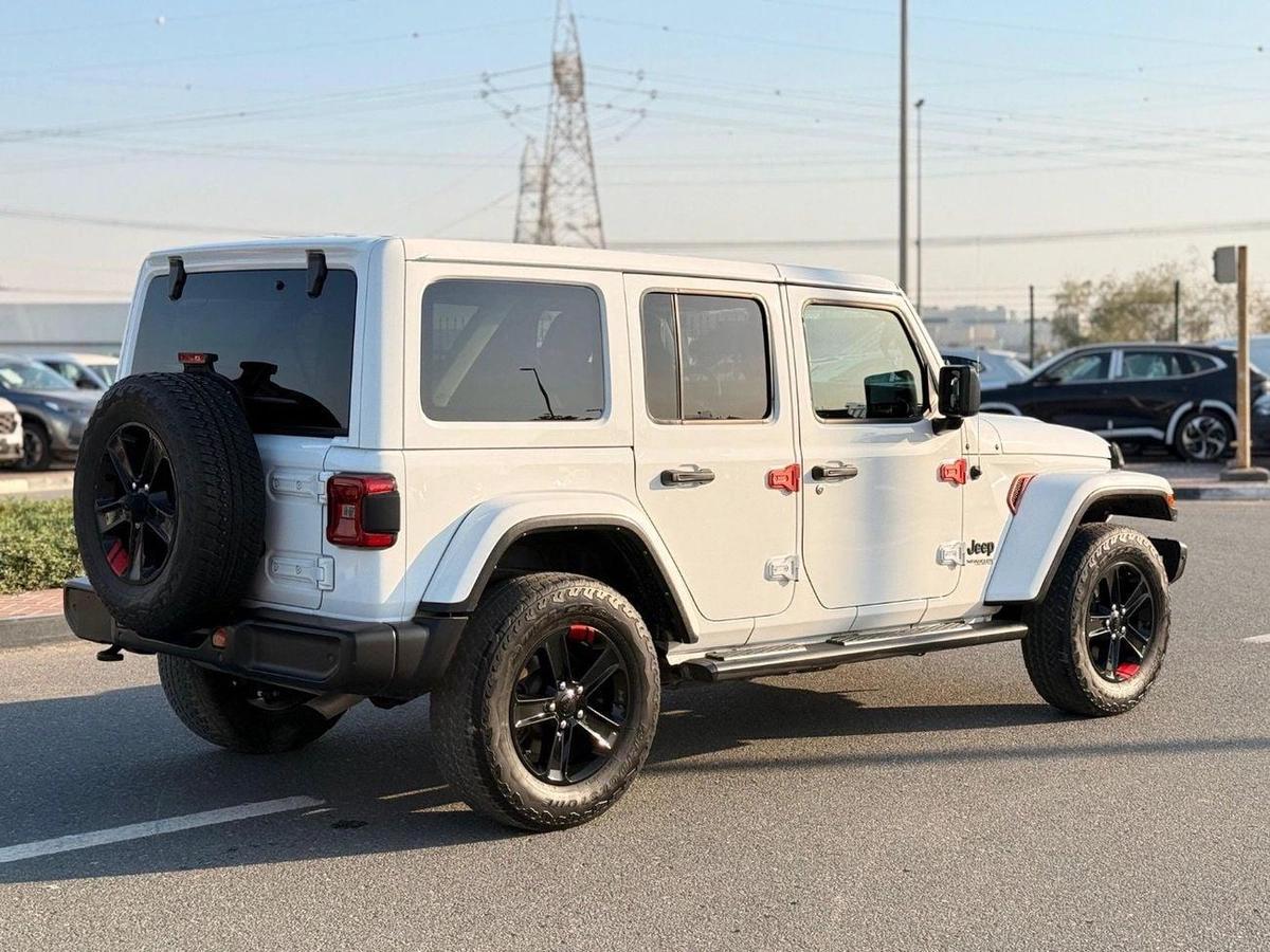 Jeep Wrangler Unlimited Sahara 2.0L A/T-3-3