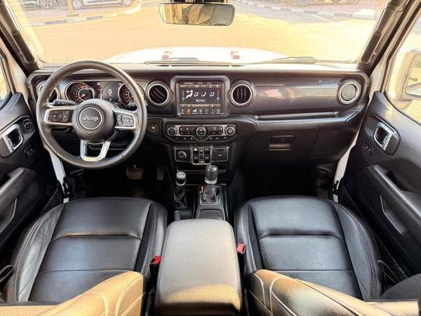 Jeep Wrangler Unlimited Sahara 2.0L A/T