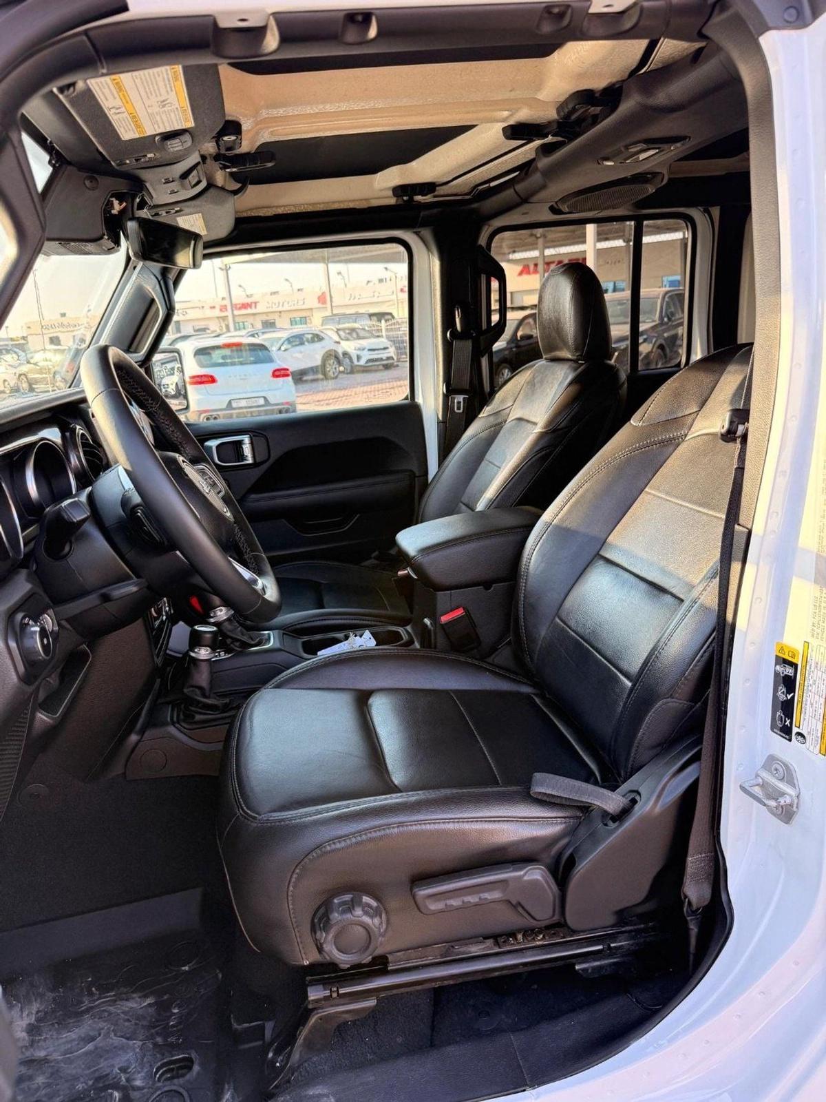 Jeep Wrangler Unlimited Sahara 2.0L A/T-5-5