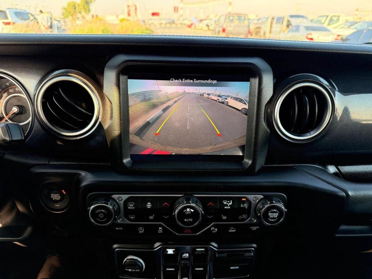 Jeep Wrangler Unlimited Sahara 2.0L A/T-6-6