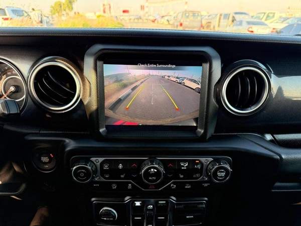 Jeep Wrangler Unlimited Sahara 2.0L A/T