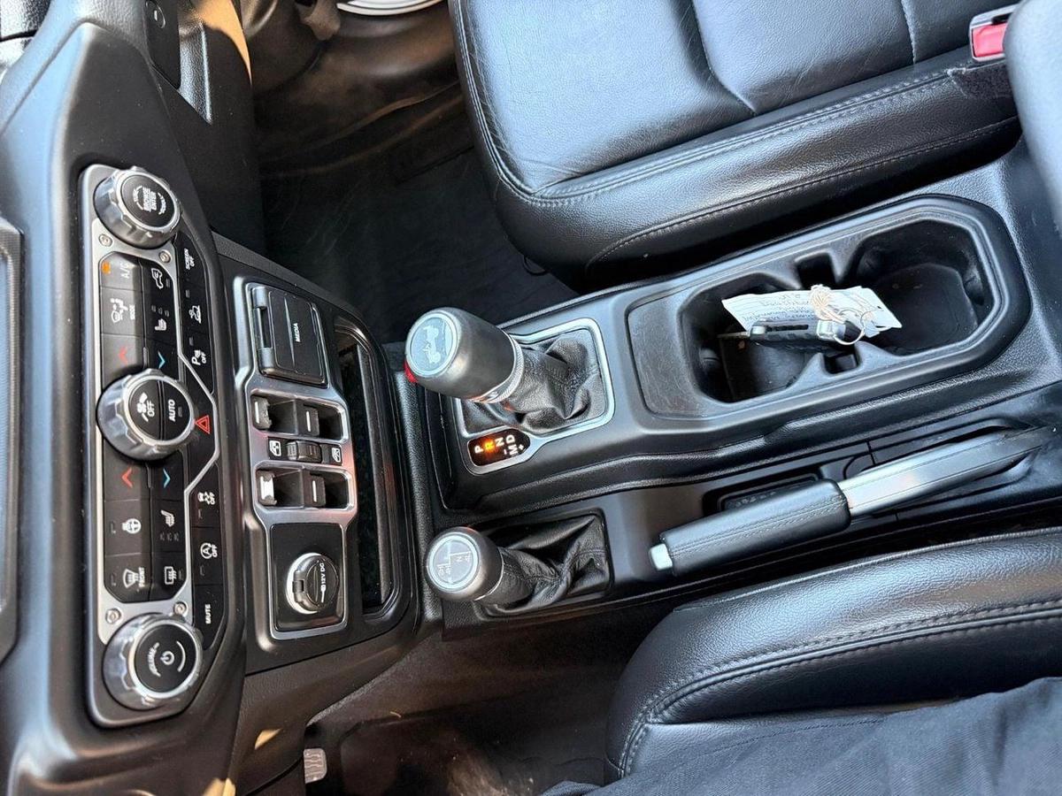 Jeep Wrangler Unlimited Sahara 2.0L A/T-8-8