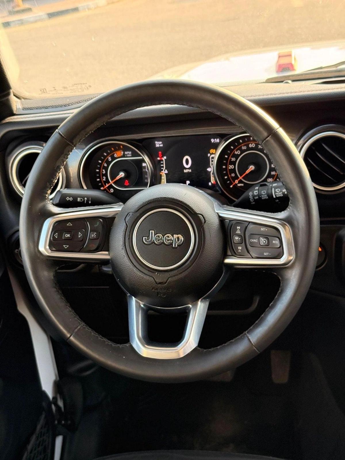 Jeep Wrangler Unlimited Sahara 2.0L A/T-9-9