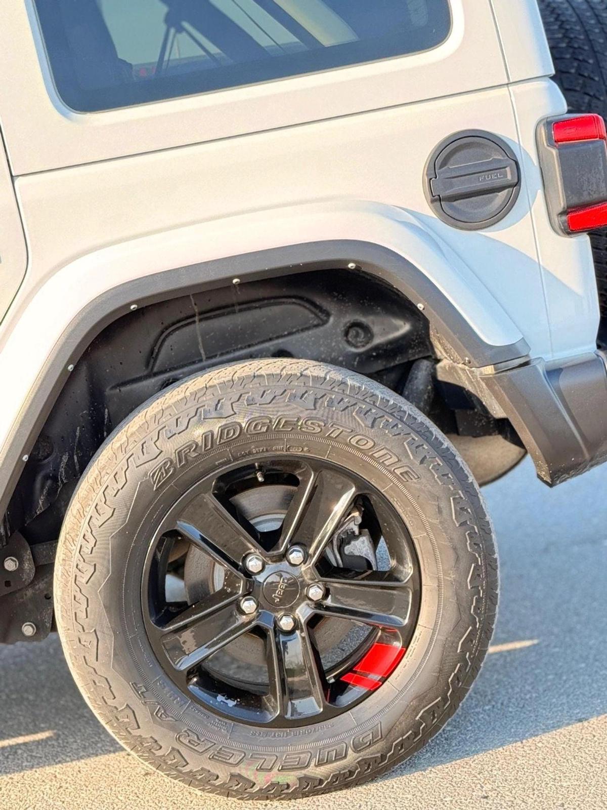 Jeep Wrangler Unlimited Sahara 2.0L A/T-10-10