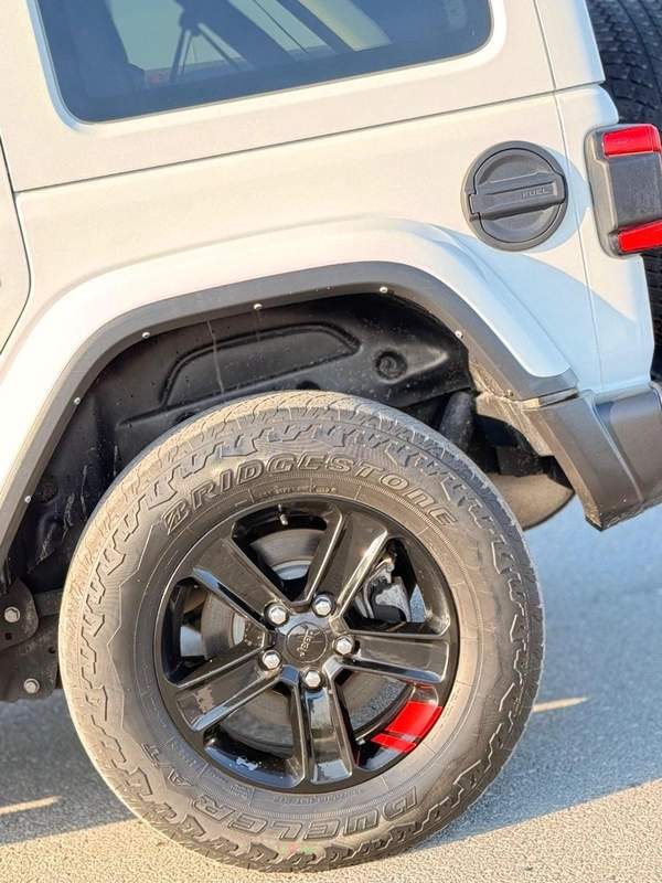 Jeep Wrangler Unlimited Sahara 2.0L A/T