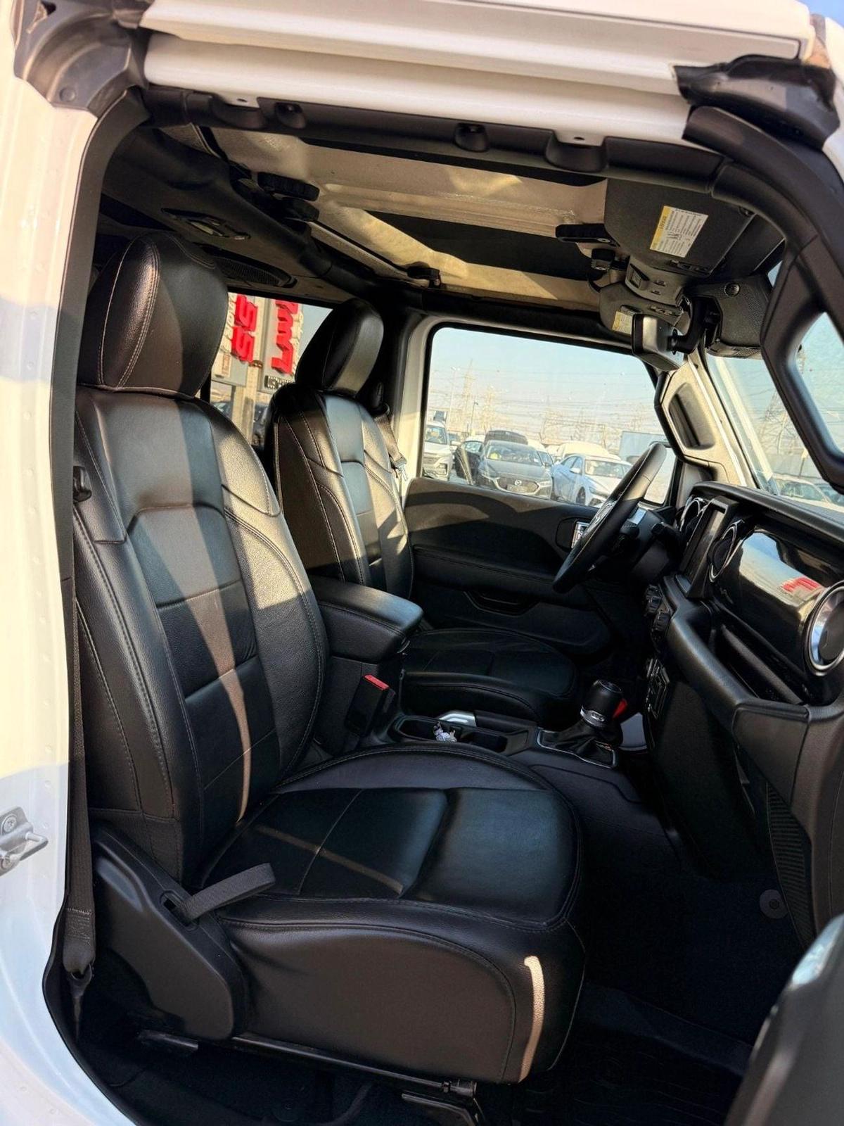 Jeep Wrangler Unlimited Sahara 2.0L A/T-14-14