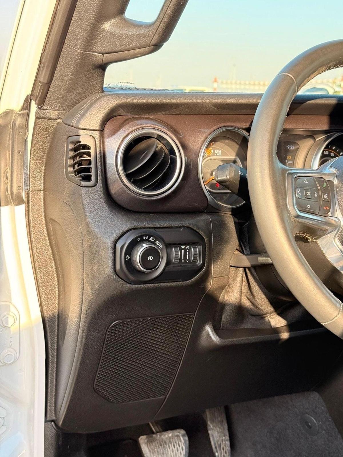 Jeep Wrangler Unlimited Sahara 2.0L A/T-18-18