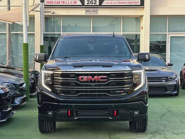 2023 GMC Sierra AT4 - GCC Specs 6.2L - Like New!