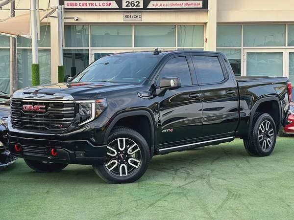 2023 GMC Sierra AT4 - GCC Specs 6.2L - Like New!