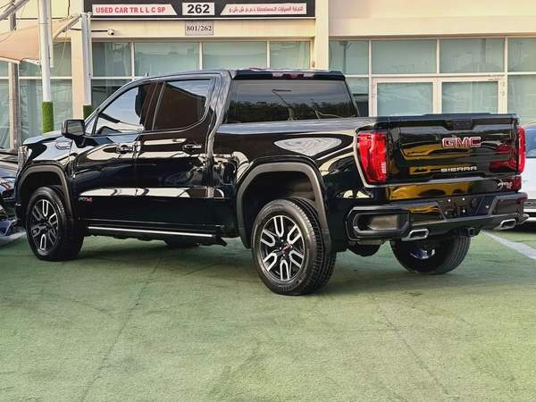 2023 GMC Sierra AT4 - GCC Specs 6.2L - Like New!