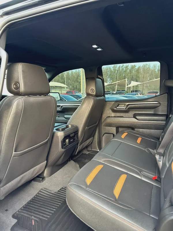 2023 GMC Sierra AT4 - GCC Specs 6.2L - Like New!