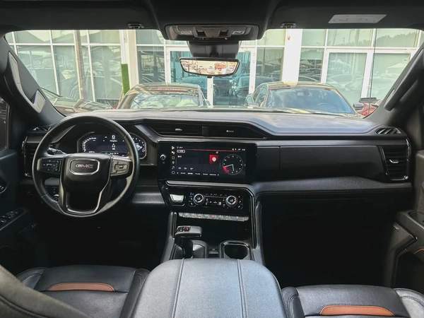 2023 GMC Sierra AT4 - GCC Specs 6.2L - Like New!