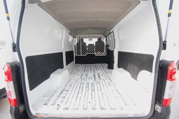 Standard Roof Delivery Van | Manual | GCC Specs | Ref#N32721