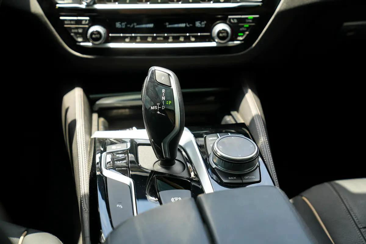 BMW 520i 2020 - Korean Specs - Excellent Condition-4-4