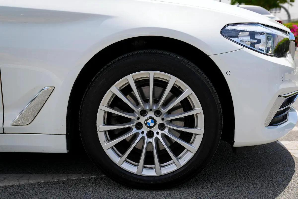 BMW 520i 2020 - Korean Specs - Excellent Condition-10-10
