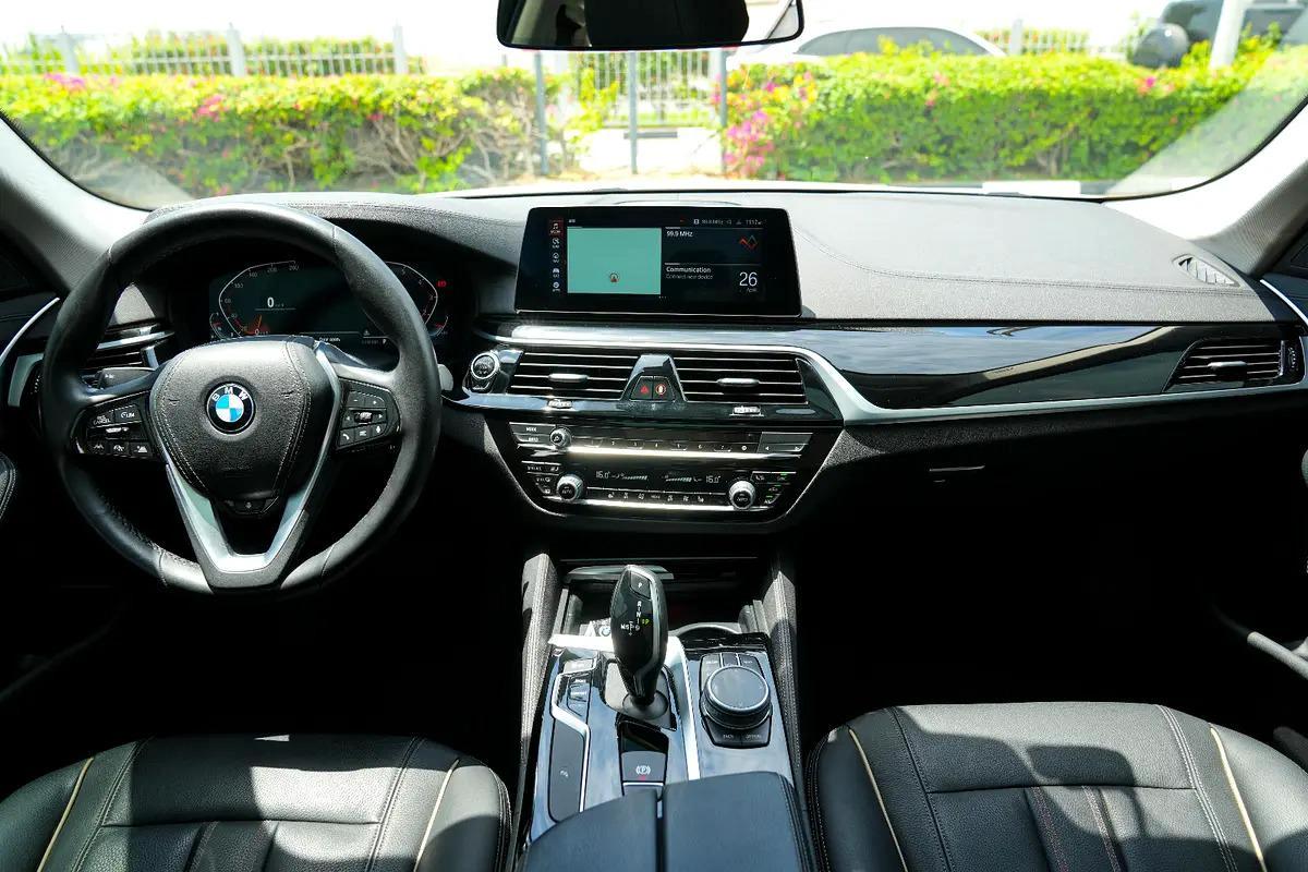 BMW 520i 2020 - Korean Specs - Excellent Condition-18-18