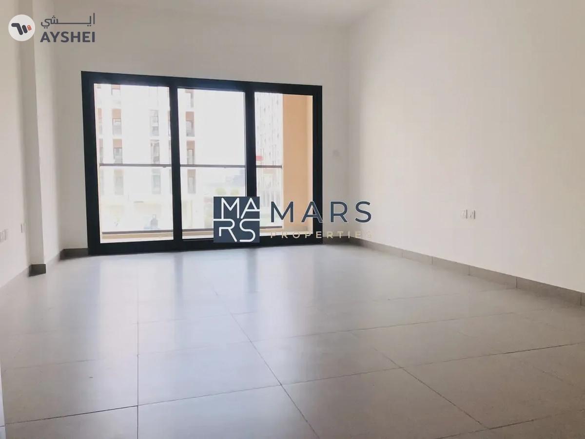 Private balcony | Kitchen Appliances | Community view |-3-3