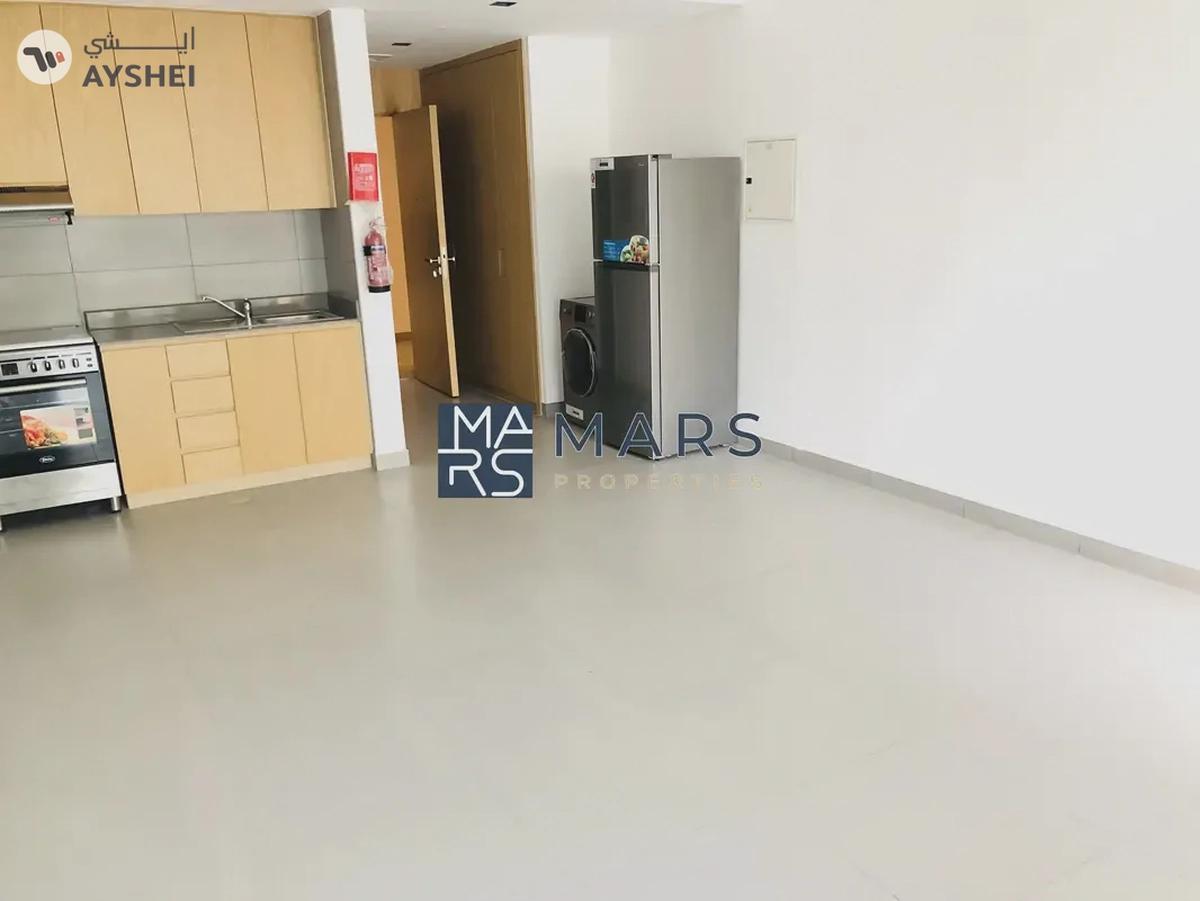 Private balcony | Kitchen Appliances | Community view |-4-4