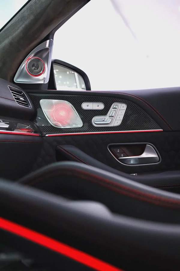 GLS 63 WITH FULL BRABUS 900 CARBON BODYKIT + PILOT SEATS + PREMIUM BRABUS INTERIOR + CARBON