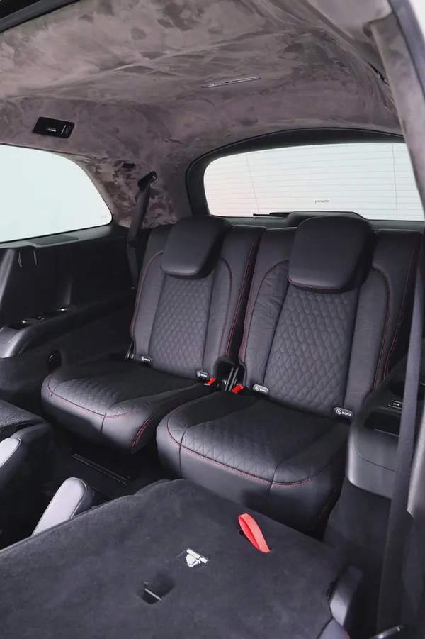 GLS 63 WITH FULL BRABUS 900 CARBON BODYKIT + PILOT SEATS + PREMIUM BRABUS INTERIOR + CARBON