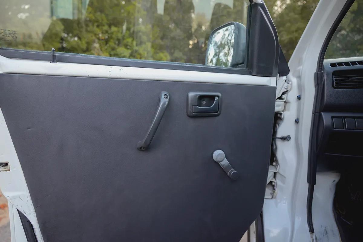 Suzuki AVP | 8-Seater Van | Manual | GCC Specs | Ref#S00646-17-17