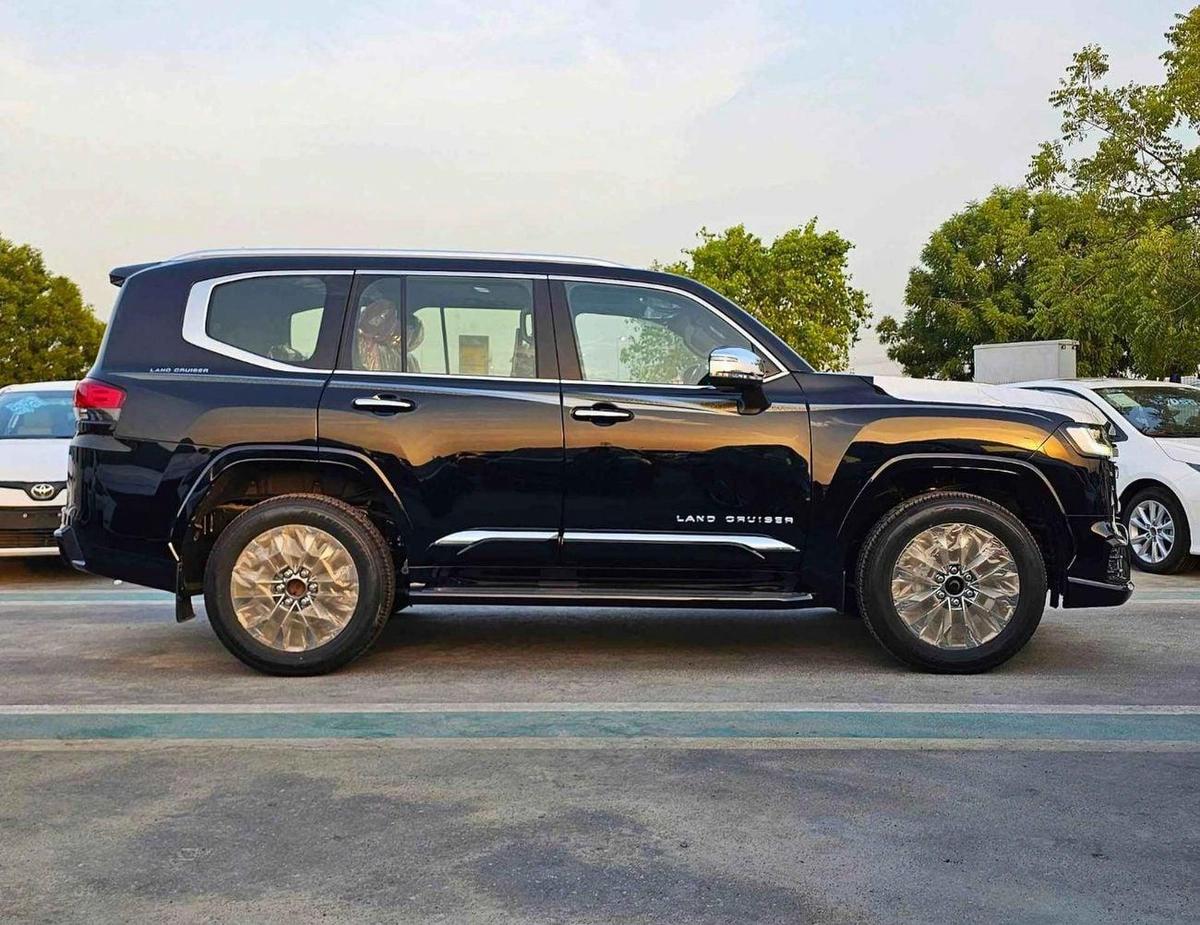 Toyota Land Cruiser VXR TWIN TURBO EXCL / HIGH OPTION / SUNROOF / LEATHER / POWER SEATS/3.5L PETROL V6 A/T/ (CODE#LCTVXR-1-1