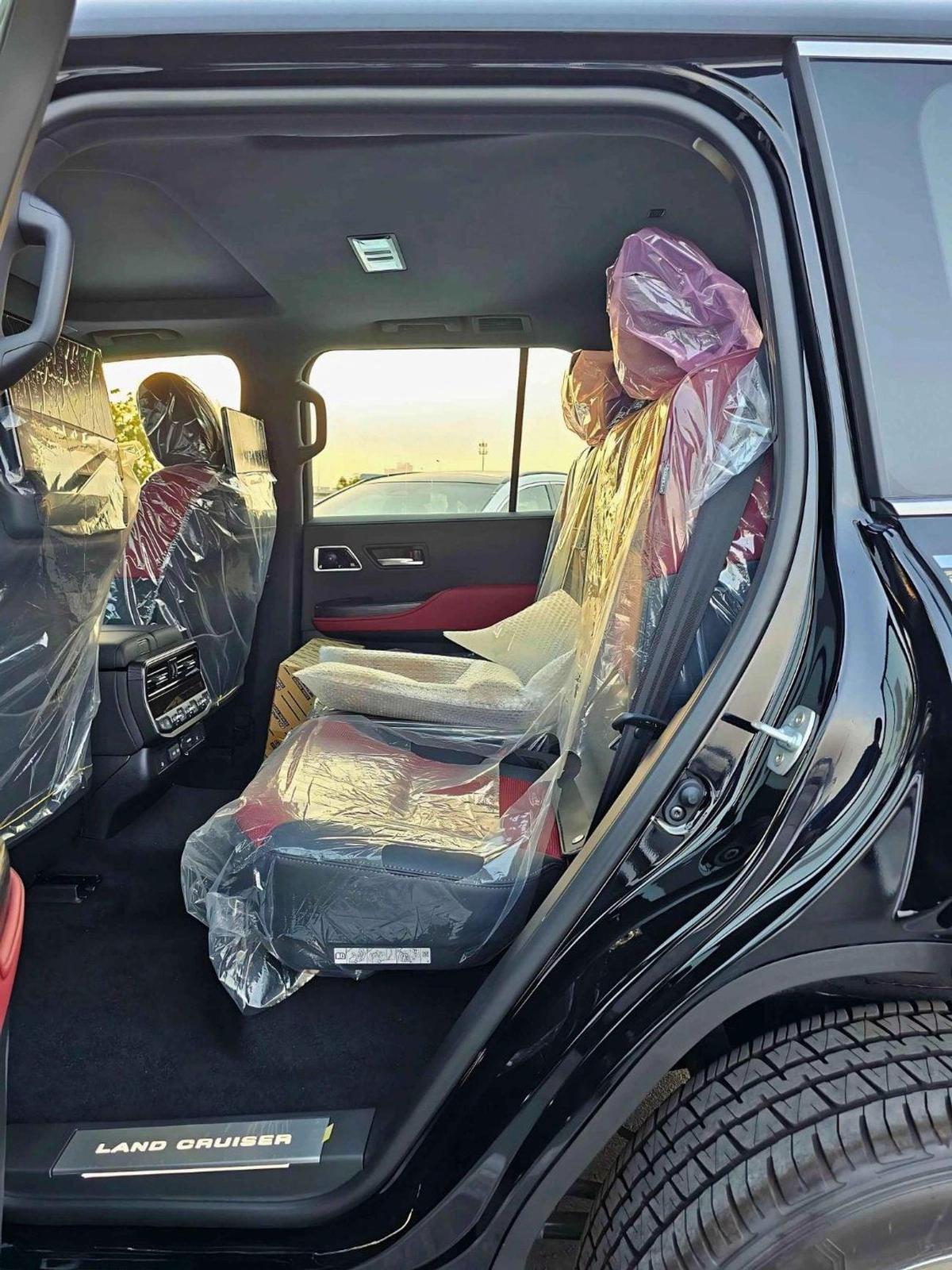 Toyota Land Cruiser VXR TWIN TURBO EXCL / HIGH OPTION / SUNROOF / LEATHER / POWER SEATS/3.5L PETROL V6 A/T/ (CODE#LCTVXR-11-11